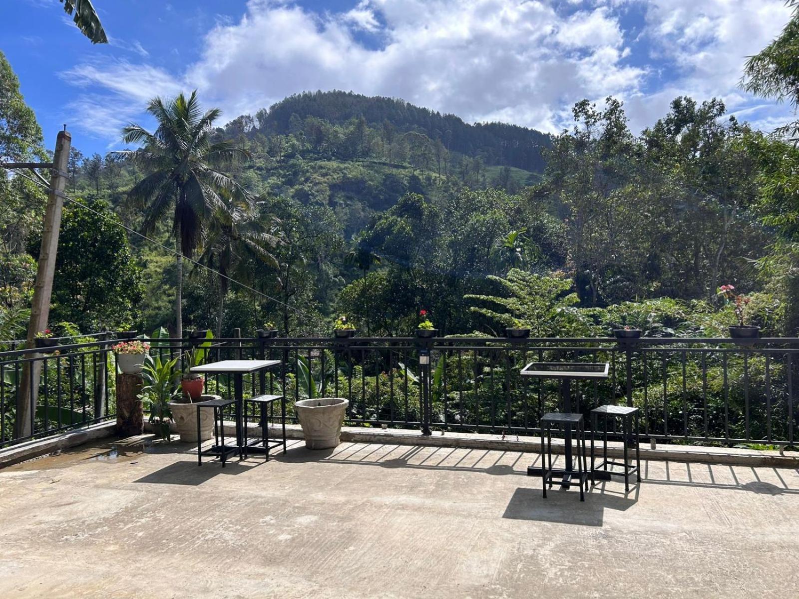 Ella Thenulya Hotel Exterior photo