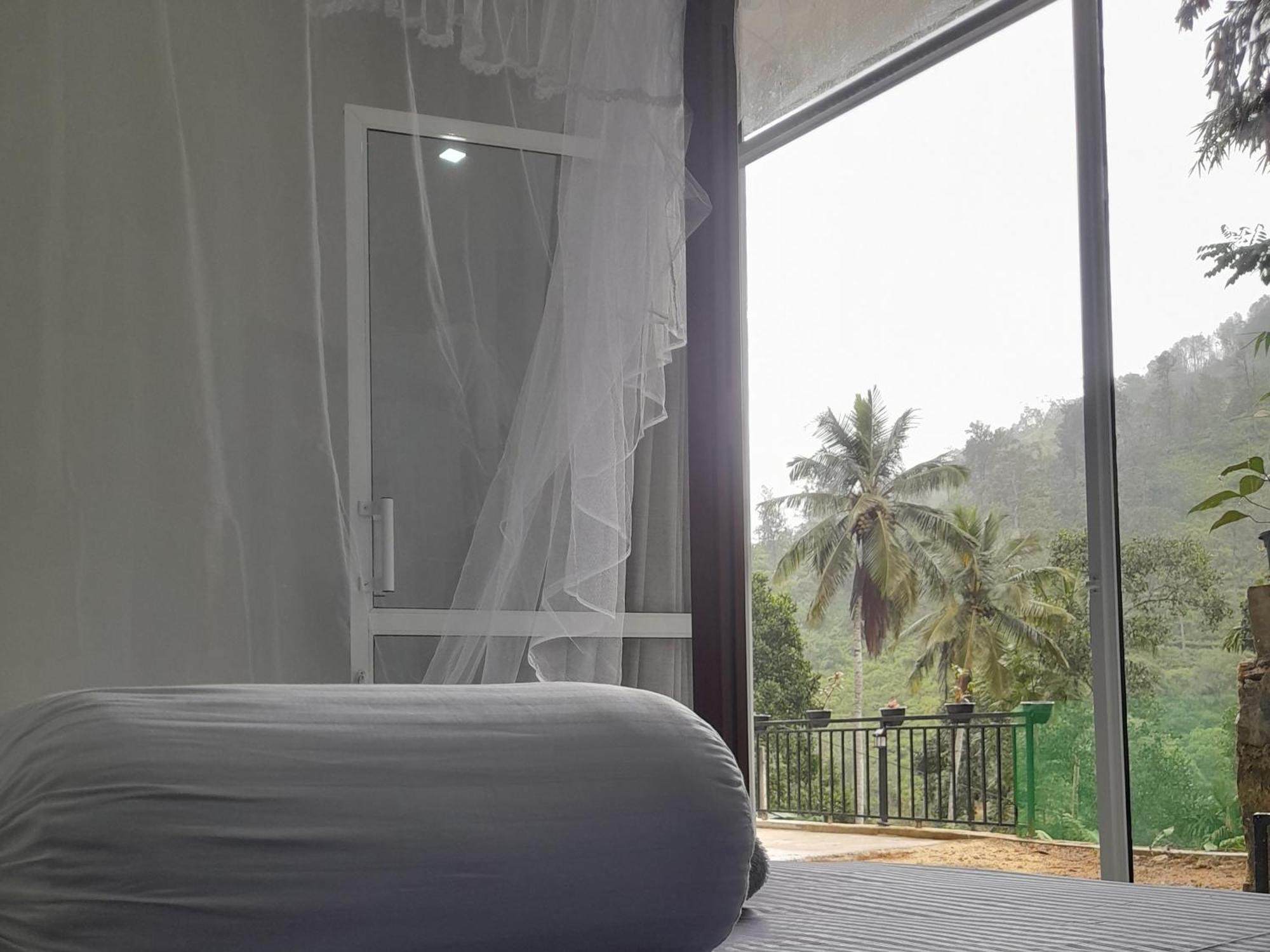 Ella Thenulya Hotel Exterior photo