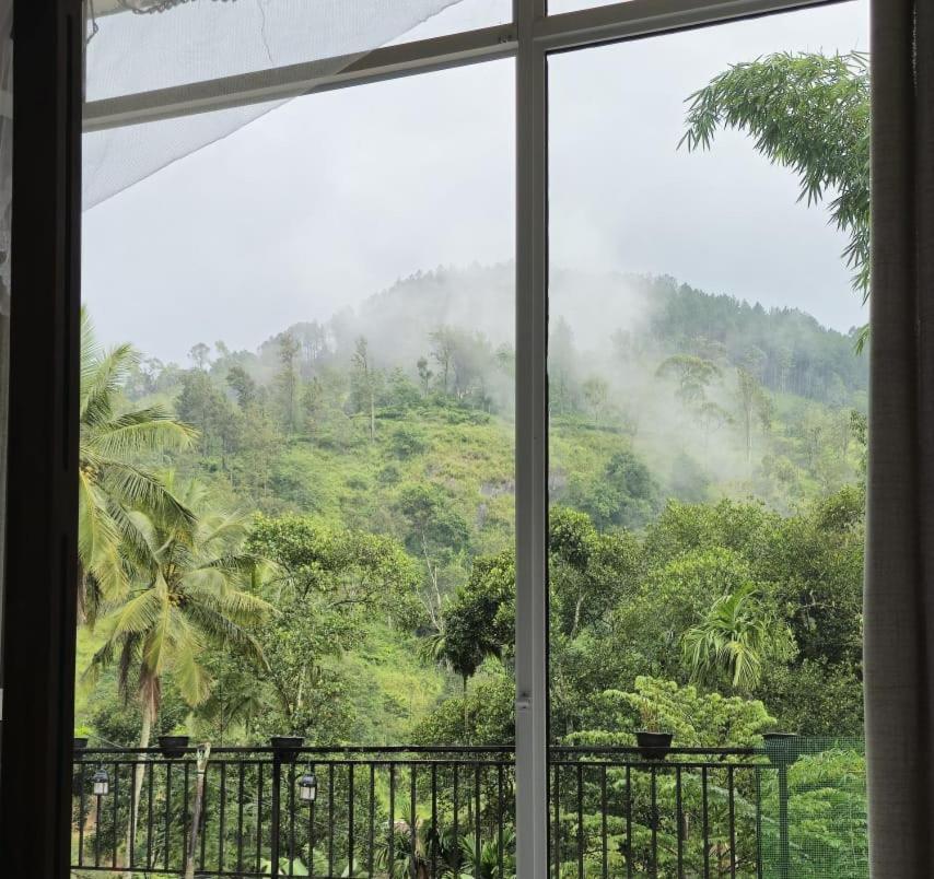 Ella Thenulya Hotel Exterior photo