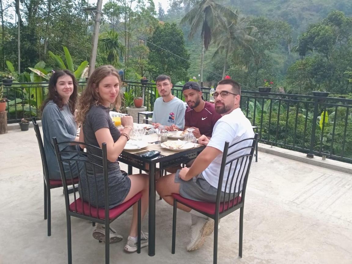 Ella Thenulya Hotel Exterior photo