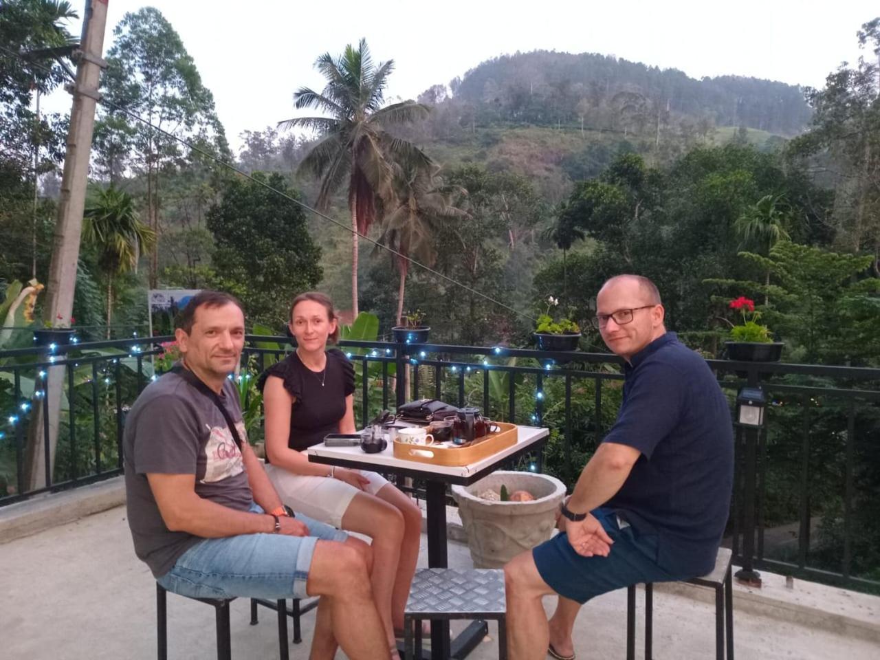 Ella Thenulya Hotel Exterior photo