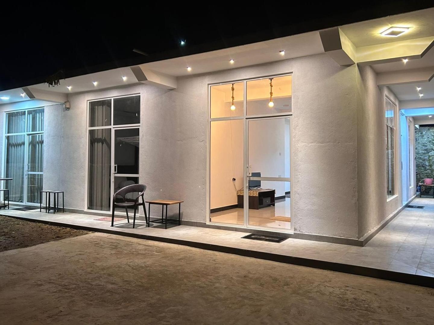 Ella Thenulya Hotel Exterior photo
